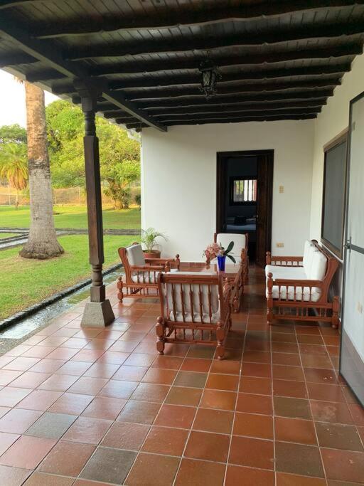 Hermosa Y Tranquila Con Piscina