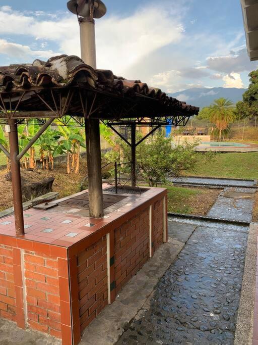 Hermosa Y Tranquila Con Piscina Villa